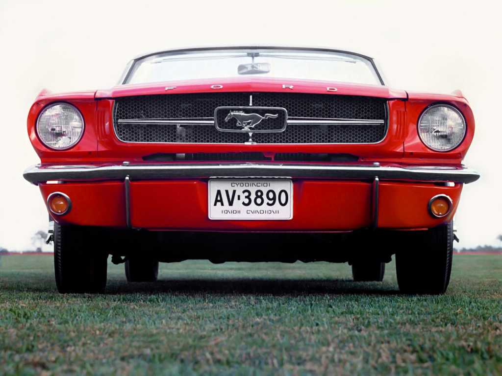 Ford Mustang convertible rouge de face