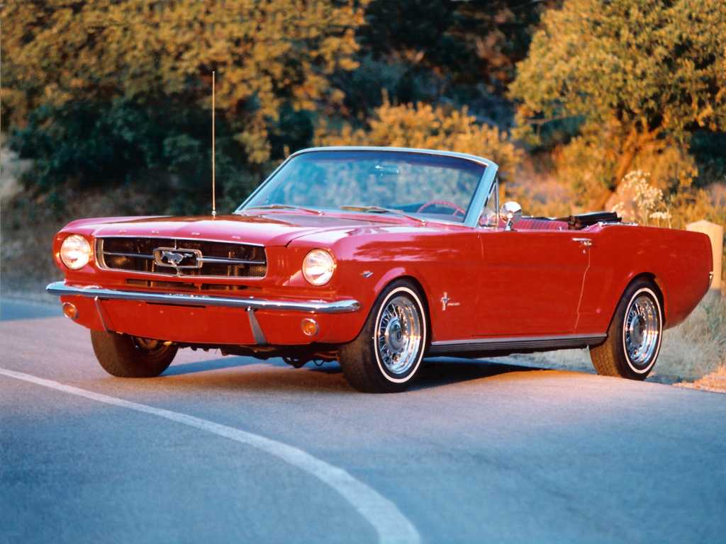 Ford Mustang convertible rouge